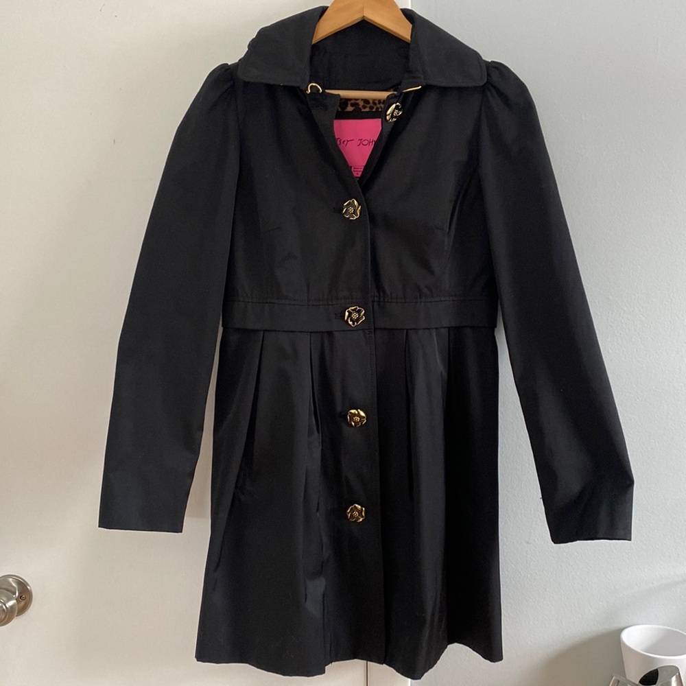 Betsy Johnson black seasonal transition coat. Size Small